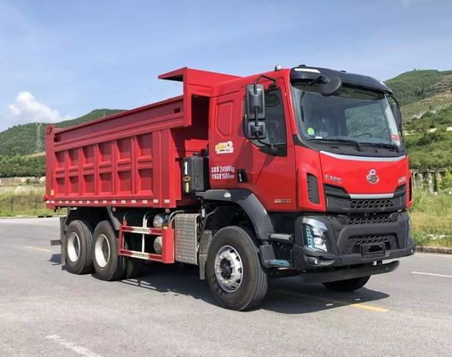 Un bon prix. Trois essieux diesel 3 places camion de chargement à décharge à roues arrière 6 × 4 transmission manuelle en ligne