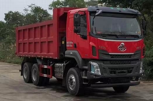Un bon prix. Dongfeng Liuqi 8.5M Trois essieux 3 places roue arrière entraînement camion à décharger transmission manuelle en ligne